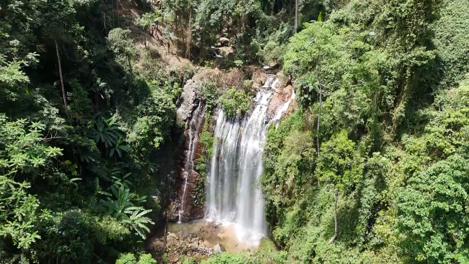 Senderismo en la cascada Lung Pang: un viaje al corazón de la naturaleza de Phong Quang